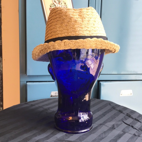 Apt 9 Hat 🍀 - Picture 4 of 7